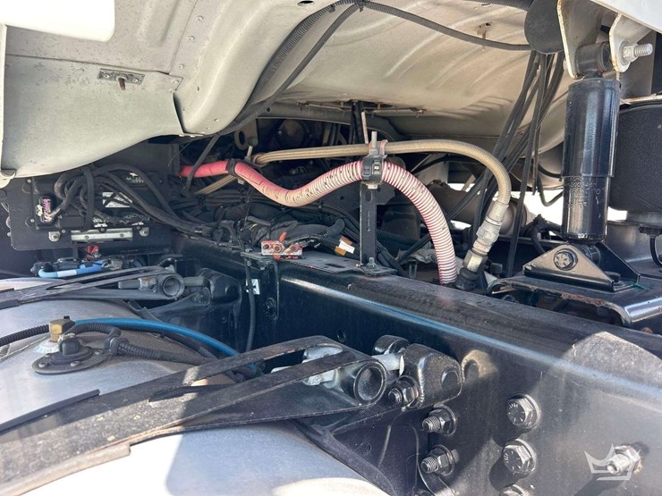 2016-freightliner-114sd-image-20