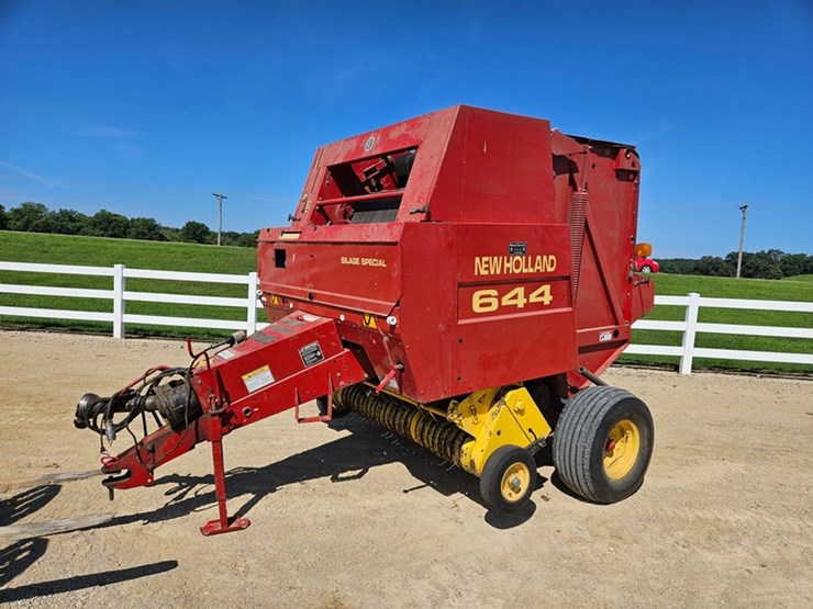 new-holland-644-image-1