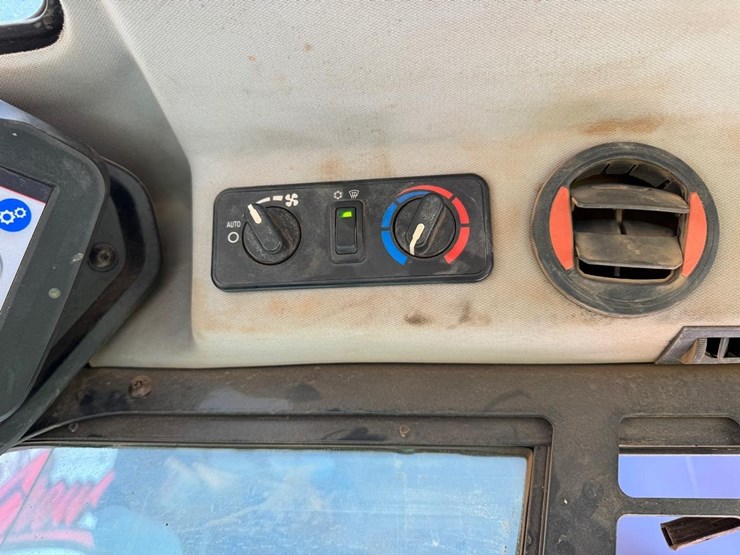 2020-bobcat-t66-image-27