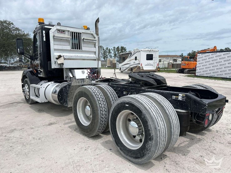 2019-peterbilt-579-image-4