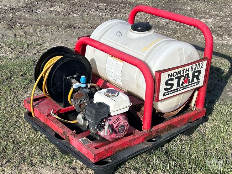 2014-north-star-portable-pressure-washer-w/-water-tank-image-1