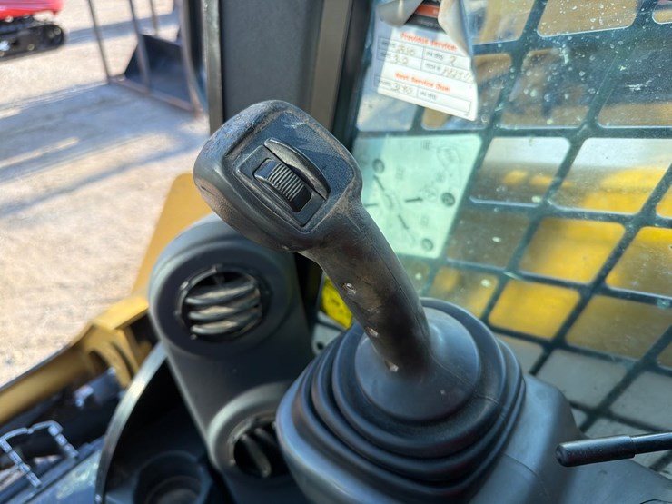 2019-caterpillar-259d-image-22