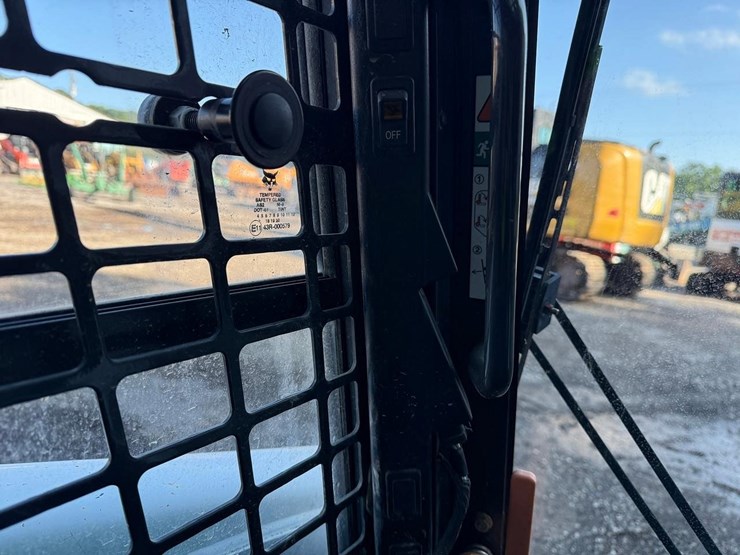 2017-bobcat-s570-image-24