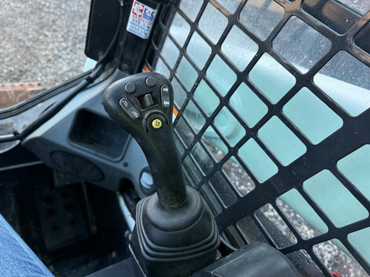 2017-bobcat-s570-image-19