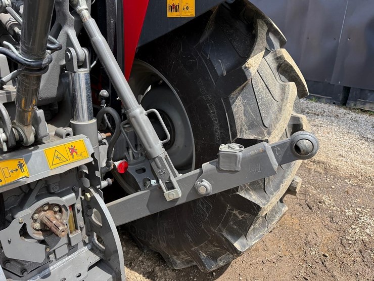 2020-massey-ferguson-4710-image-16