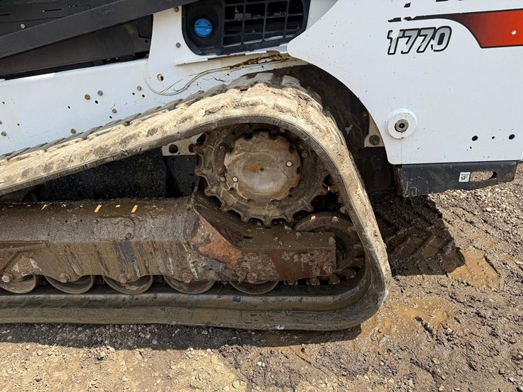 2022-bobcat-t770-image-17