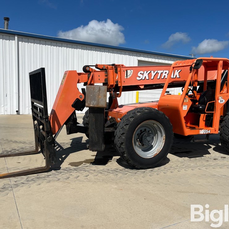 2014 SKY TRAK 10054