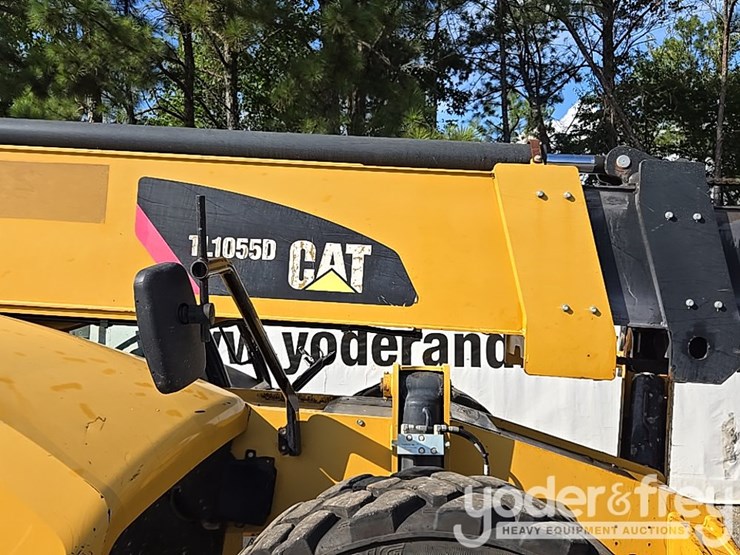 2017-caterpillar-tl1055d-image-14