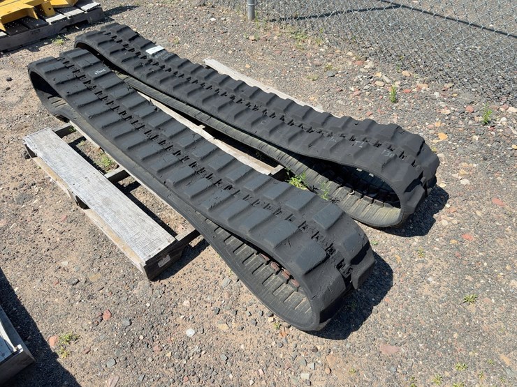 (2)-rubber-skid-steer-tracks-image-3