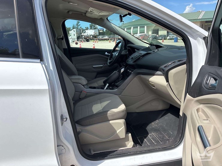 2014-ford-escape-image-29