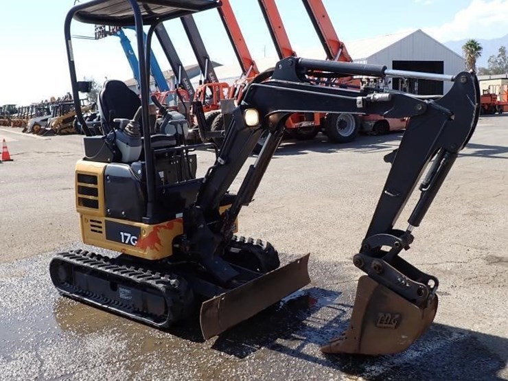 2021-deere-17g-image-2