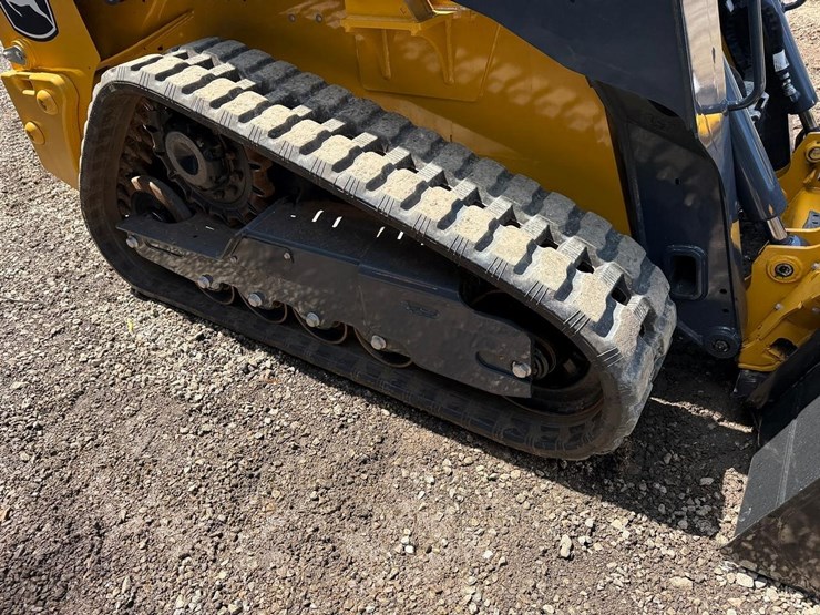 2024-deere-317g-image-13