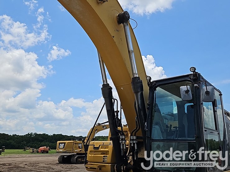 2015-caterpillar-336fl-image-17