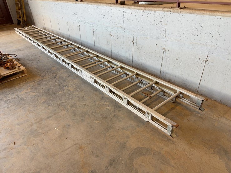 duo-safety-35'-aluminum-extension-ladder-image-2