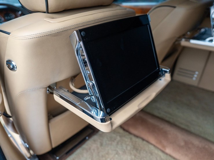 #110-•-2014-rolls-royce-phantom-sedan-image-46