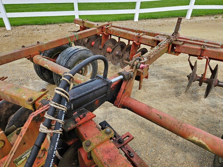 massey-ferguson-620-image-12