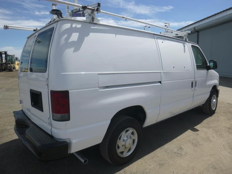 2011-ford-cargo-image-3