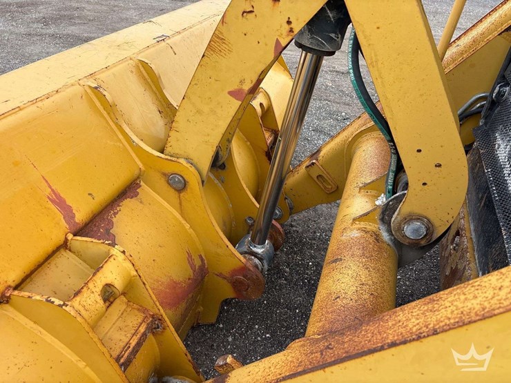 2013-caterpillar-430f-image-14