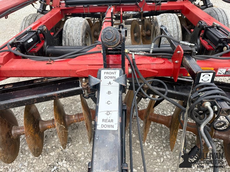 2010-case-ih-340-image-16