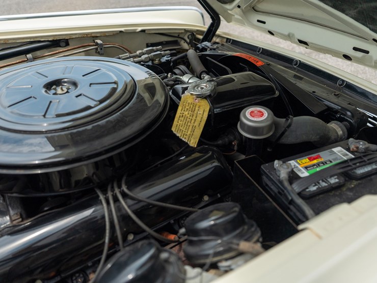 #111-•-1962-lincoln-continental-sedan-image-45