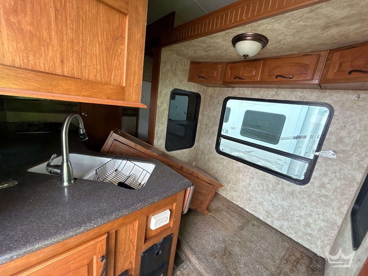 2012-keystone-montana-5th-wheel-t/a-travel-trailer-image-8