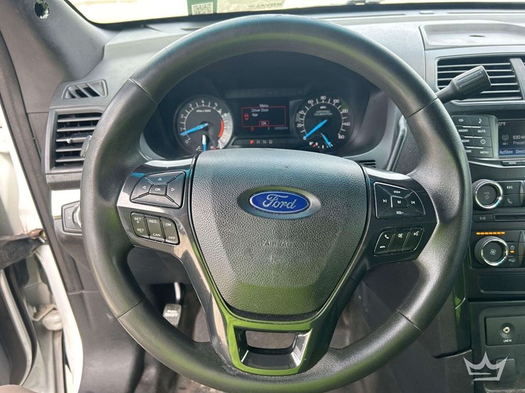 2016-ford-explorer-image-10