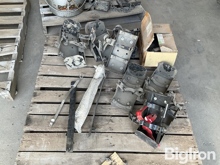 fire-extinguisher-mounting-brackets-image-2