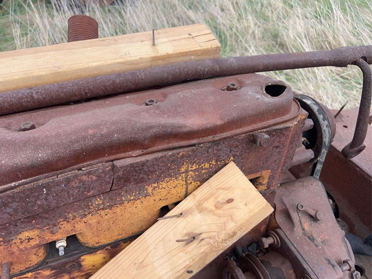 allis-chalmers-u-industrial-parts-tractor-image-16