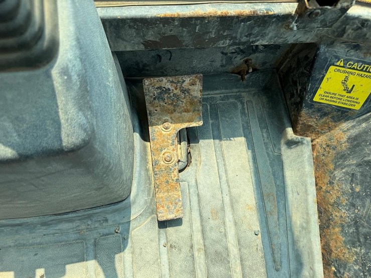 jcb-214e-image-30