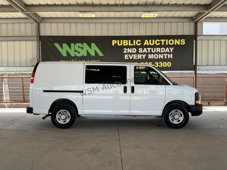 2014-chevrolet-express-3500-image-1