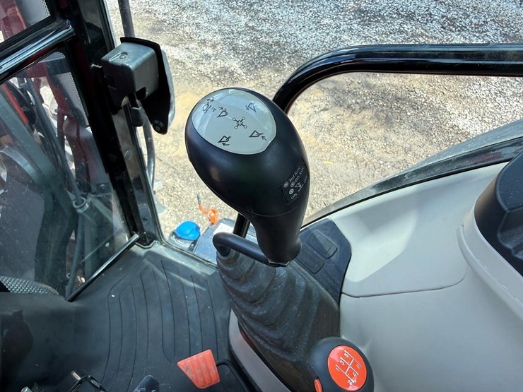 2020-massey-ferguson-4710-image-25