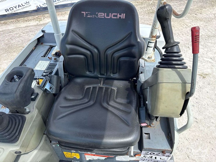 2022-takeuchi-tb225-image-28
