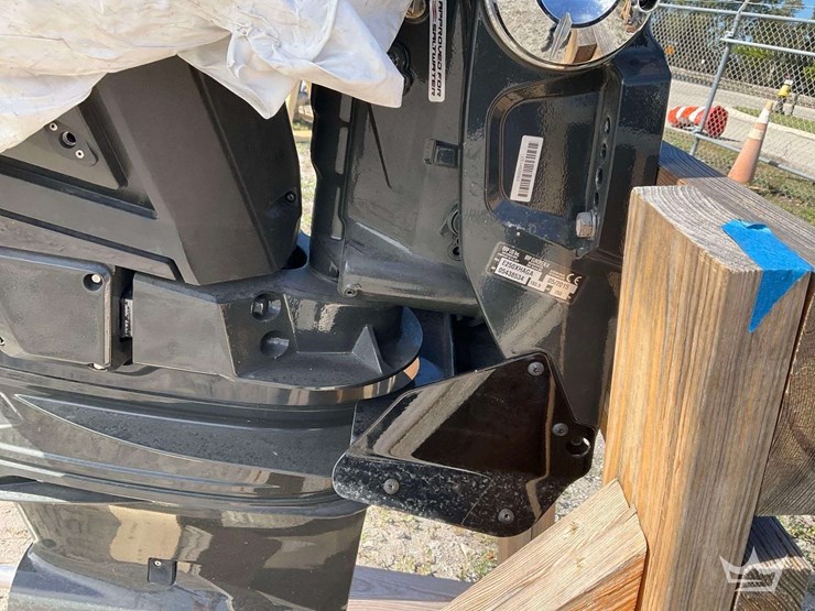 2015-evinrude-g-2-250hp-outboard-boat-motor-image-14