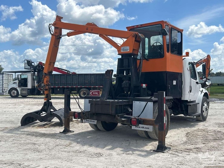 2016-freightliner-m2-106-image-4