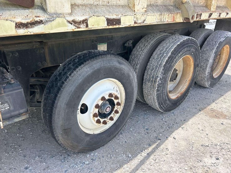 2009-sterling-l9500-image-26