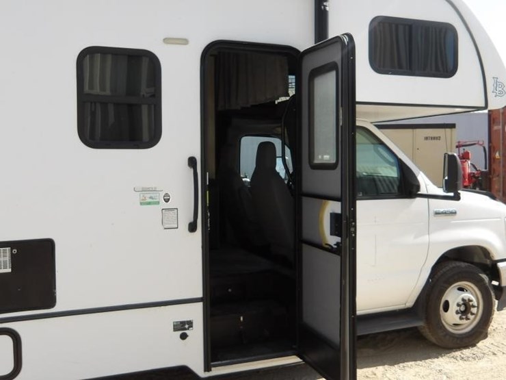 2021-ford-e450-image-45