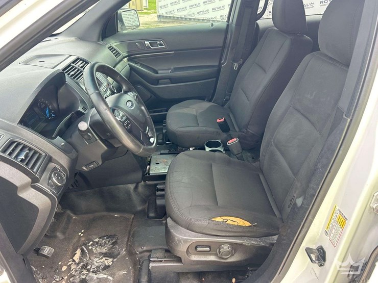 2016-ford-explorer-image-14