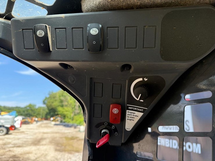 2024-deere-317g-image-22