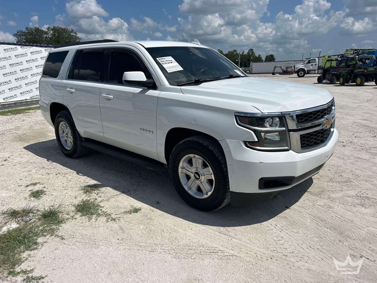 2016-chevrolet-tahoe-image-2
