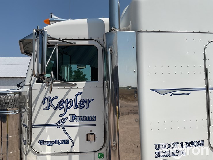 2003-peterbilt-379-image-14