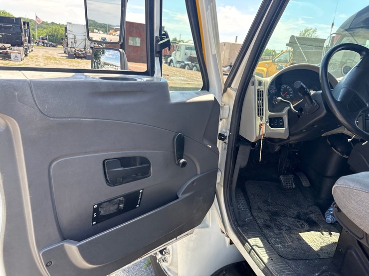 2008-international-durastar-4300-image-19