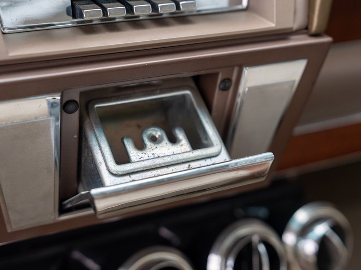 #111-•-1962-lincoln-continental-sedan-image-66