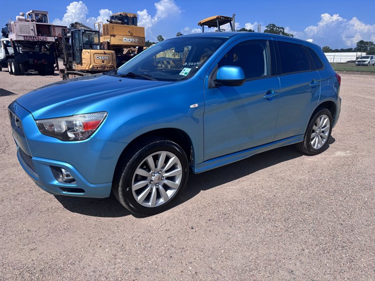 2011-mitsubishi-outlander-image-1