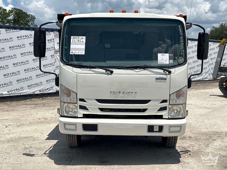 2017-isuzu-npr-image-20