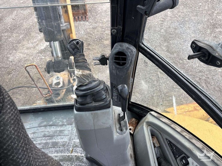 2013-caterpillar-430f-image-22