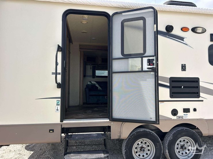 2017-forest-river-26rbws-flagstaff-super-lite-t/a-travel-trailer-image-7