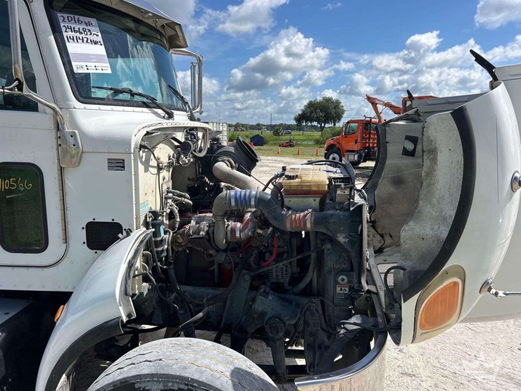 2016-peterbilt-348-image-8