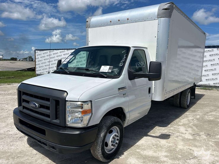 2019-ford-e350-image-1
