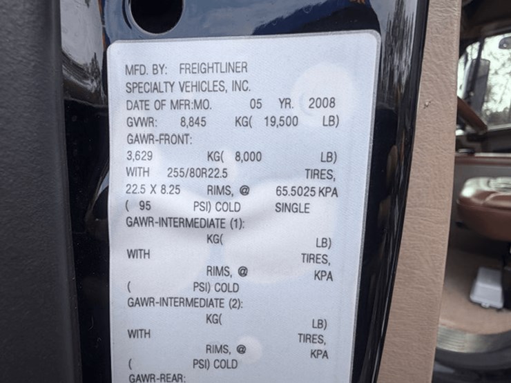 2009-freightliner-m2-106-image-31