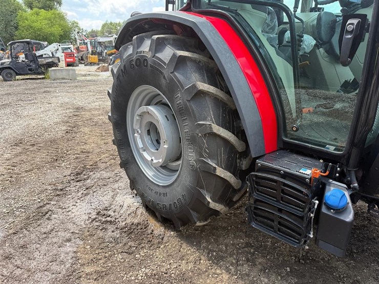 2020-massey-ferguson-4710-image-12